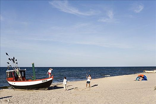 船,海滩,乌瑟多姆岛,波罗的海,梅克伦堡前波莫瑞州,德国,欧洲