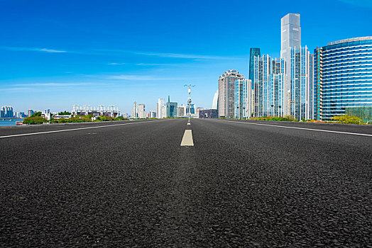 道路地砖和天津现代城市建筑天际线