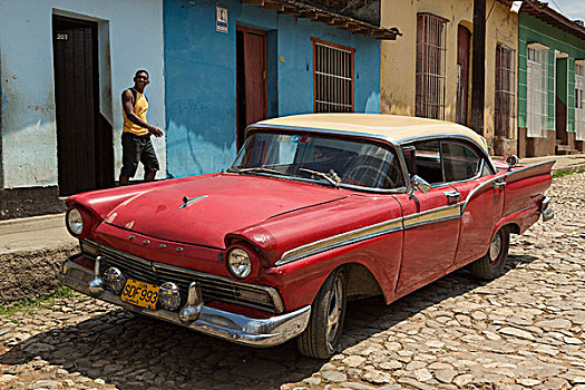 古巴,特立尼达,经典,美国车,停放,鹅卵石,街道