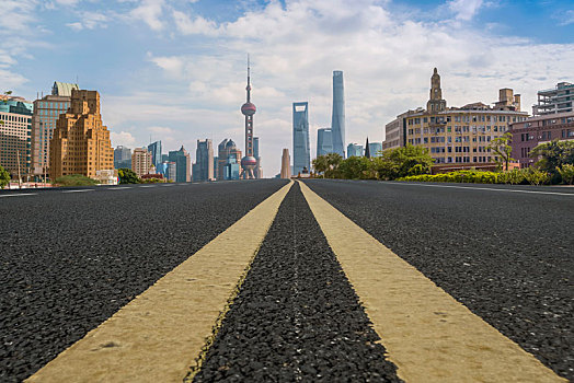 道路交通和上海陆家嘴天际线