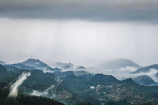 重庆酉阳,雨后清晨乡村美