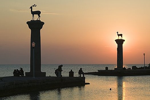 杜鹿,柱子,曼德拉基港,港口,罗德斯镇,罗得斯,希腊