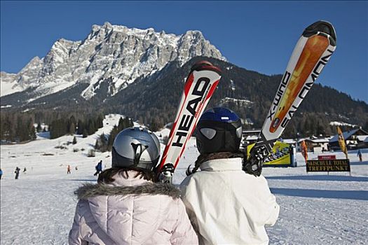 两个,女性,滑雪者,楚格峰,山,提洛尔,奥地利,欧洲