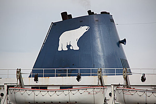 北极熊标志的邮轮
