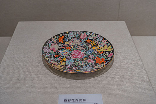 四川德阳博物馆藏清代粉彩花卉瓷盘