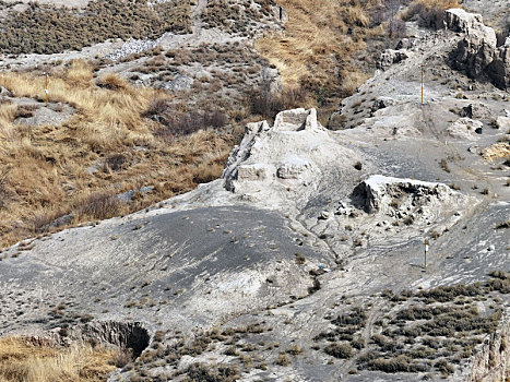 新疆哈密,上白杨沟佛寺遗址,坐落在,交河,高地