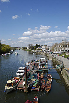 英格兰,伦敦,泰晤士河畔里士满,远眺,泊船,旁侧,建筑,里士满,河边