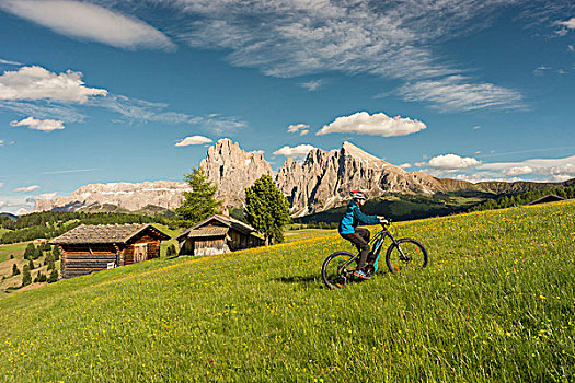 白云岩,南蒂罗尔,意大利,山地自行车