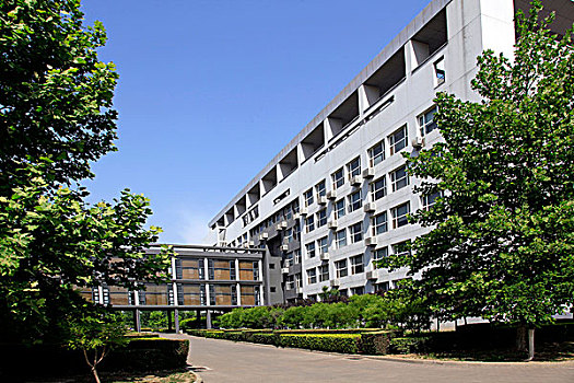 天津财经大学