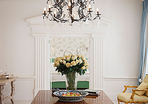 吊灯,高处,玫瑰花束,桌上,奢华,大厅