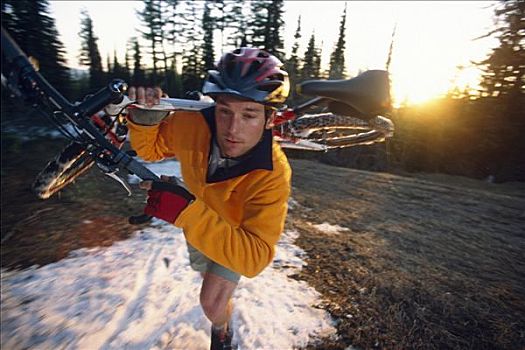 男人,自行车,雪,冰川国家公园,蒙大拿