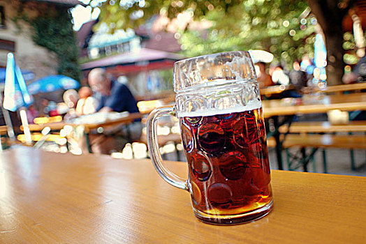 德国,巴伐利亚,啤酒坊,桌子,啤酒杯,欧洲,餐馆,酒吧,平台,测量,玻璃杯,罐,啤酒,酒精饮料,饮料,酒,亮光,休闲,复原,舒适,自动柜员机