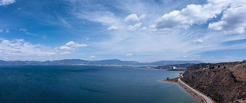 云南玉溪抚仙湖全景