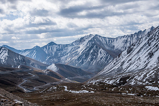 中国公路建设史上的丰碑-----g217国道独库公路独山子段雪山