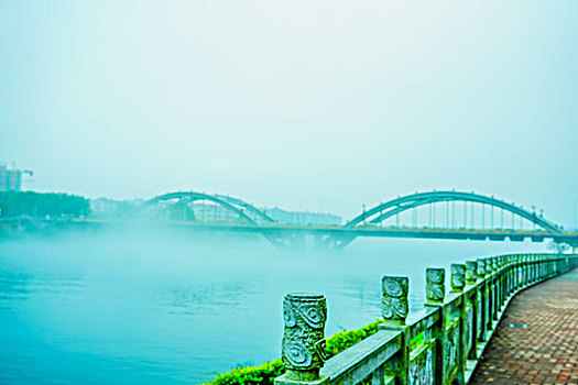 岸边,桥,双拱桥,栏杆,雕花护栏,建筑群,高楼,河,灯,夜景,倒影,蓝天,白云