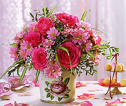 玫瑰,菊花,丝石竹属植物,花瓶