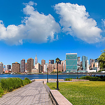 曼哈顿,纽约,晴朗,天际线,绿色公园,草皮,东河,美国