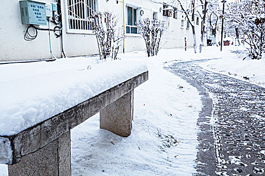 小区雪景