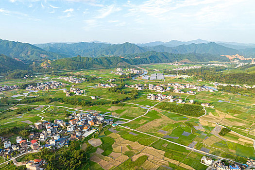 中国广西蒙山县乡村田园风光夏日景美如画