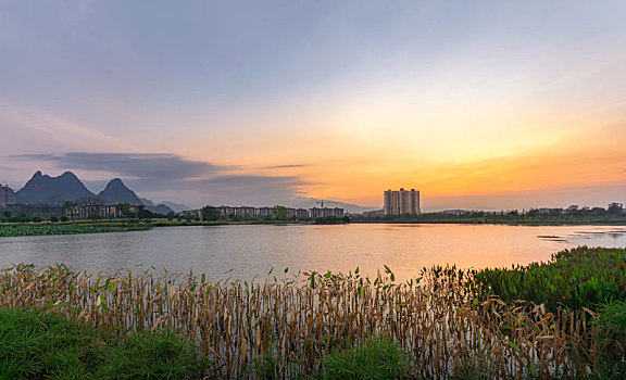 贺州市爱莲湖日出