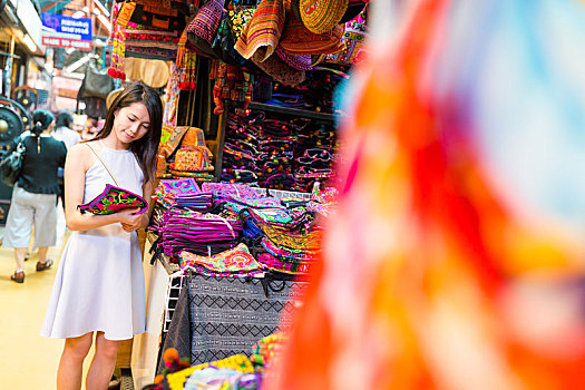 亚洲女性,购物,街边市场,泰国