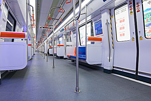 乌鲁木齐地铁1号线车厢内部