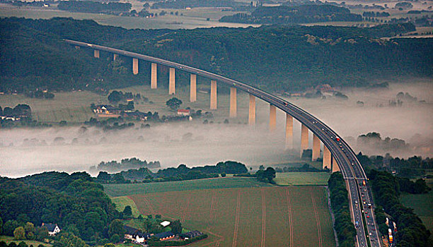 航拍,河,早晨,雾气,高速公路,桥,山谷,鲁尔区,北莱茵威斯特伐利亚,德国,欧洲