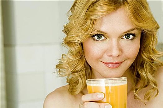 一个,女人,肖像,拿着,玻璃杯,橙汁