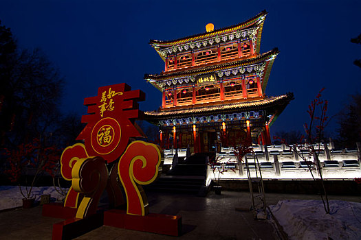 节日五彩斑斓的远眺楼夜景