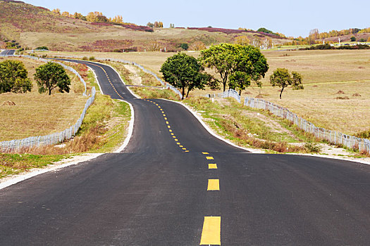 秋季草原公路自然风光,草原天路