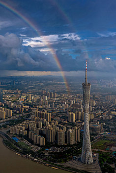 航拍镜头下完美的广州双彩虹