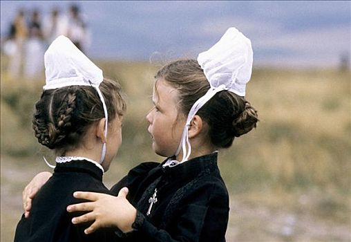 法国,布列塔尼半岛,两个小女孩,穿,传统,套装