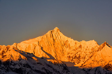 博格达雪山图片