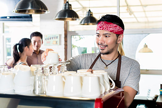 亚洲人,咖啡师,准备,浓咖啡,顾客,情侣
