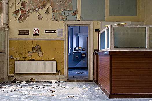 废弃,尘土,房间,木质,招待,书桌,右边,墙壁,左边,打开,入口,中心,蓝色,照亮,后面,梅德斯通,医院,2007年