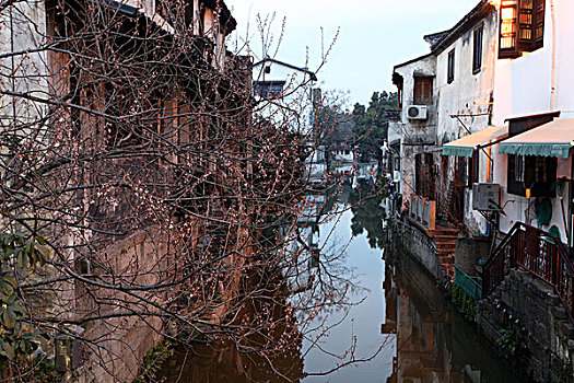 绍兴,古城,古文化街区,建筑,房子,民房,住宅,河道,小桥,流水,破旧,年久,特色,乌篷船,完整,文物