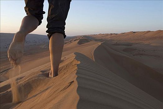 阿曼苏丹国,沙丘,光脚,人,走,沙子