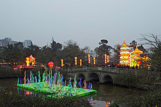 2013成都塔子山公园灯会夜景