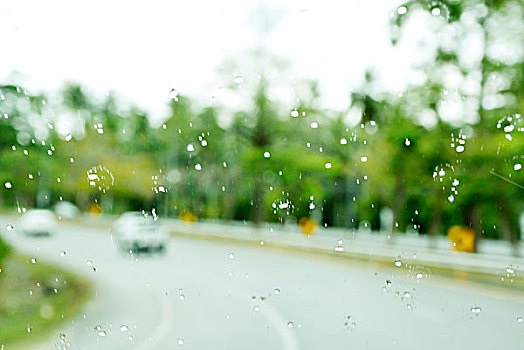 雨后车窗外的世界