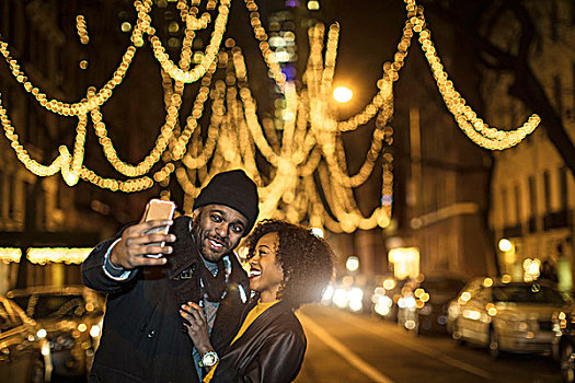 情侣,智能手机,圣诞灯光,夜晚,纽约,美国