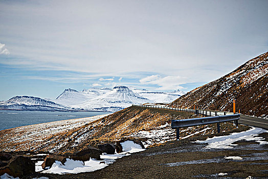 冰岛,风吹,道路,东方,峡湾,阴天,积雪,山,远景