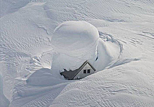 大雪埋村屋