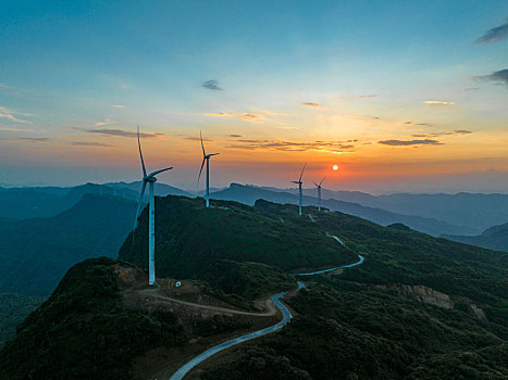 重庆赵云山风力发电日落晚霞