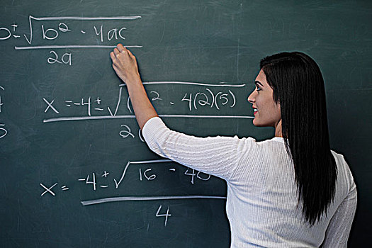 后视图,女青年,文字,数学,公式,黑板