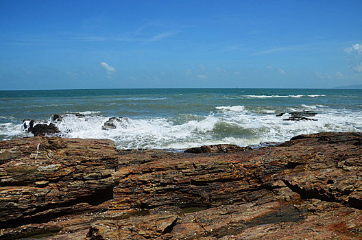 海天一色波浪滔天