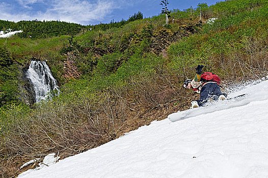 滑雪板玩家,转,雪,瀑布,背景,靠近,阿拉斯加
