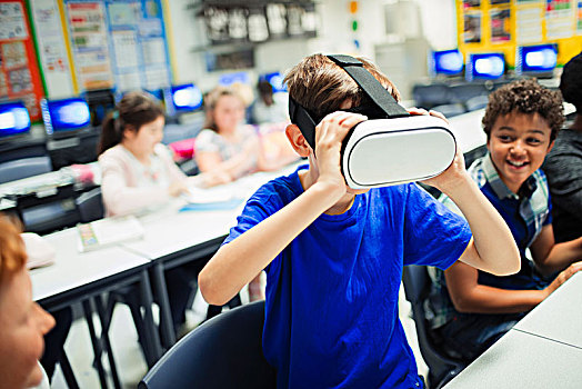 初中,男孩,学生,虚拟现实,玻璃,教室