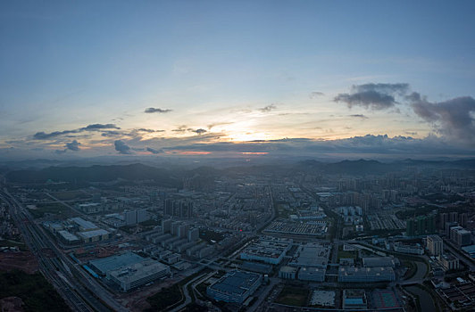 清晨时分的广东惠州市仲恺国家高新技术开发区惠环工业区航拍全景