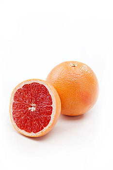 放在桌子上的鲜橙