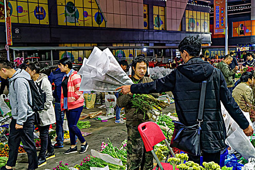 昆明斗南花市夜市